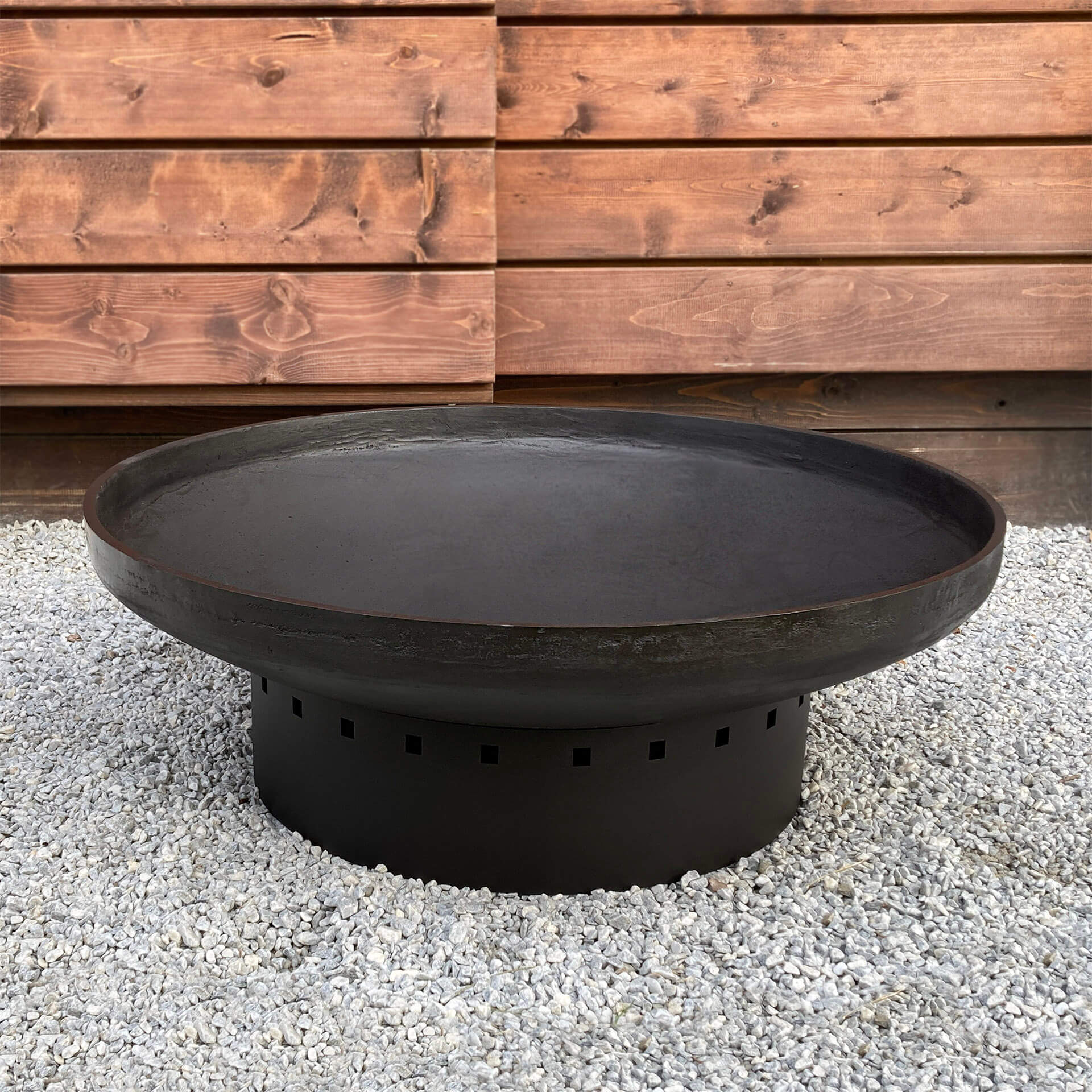 Чугунная костровая чаша CONCRETIKA PREMIUM D80 на цилиндрической опоре