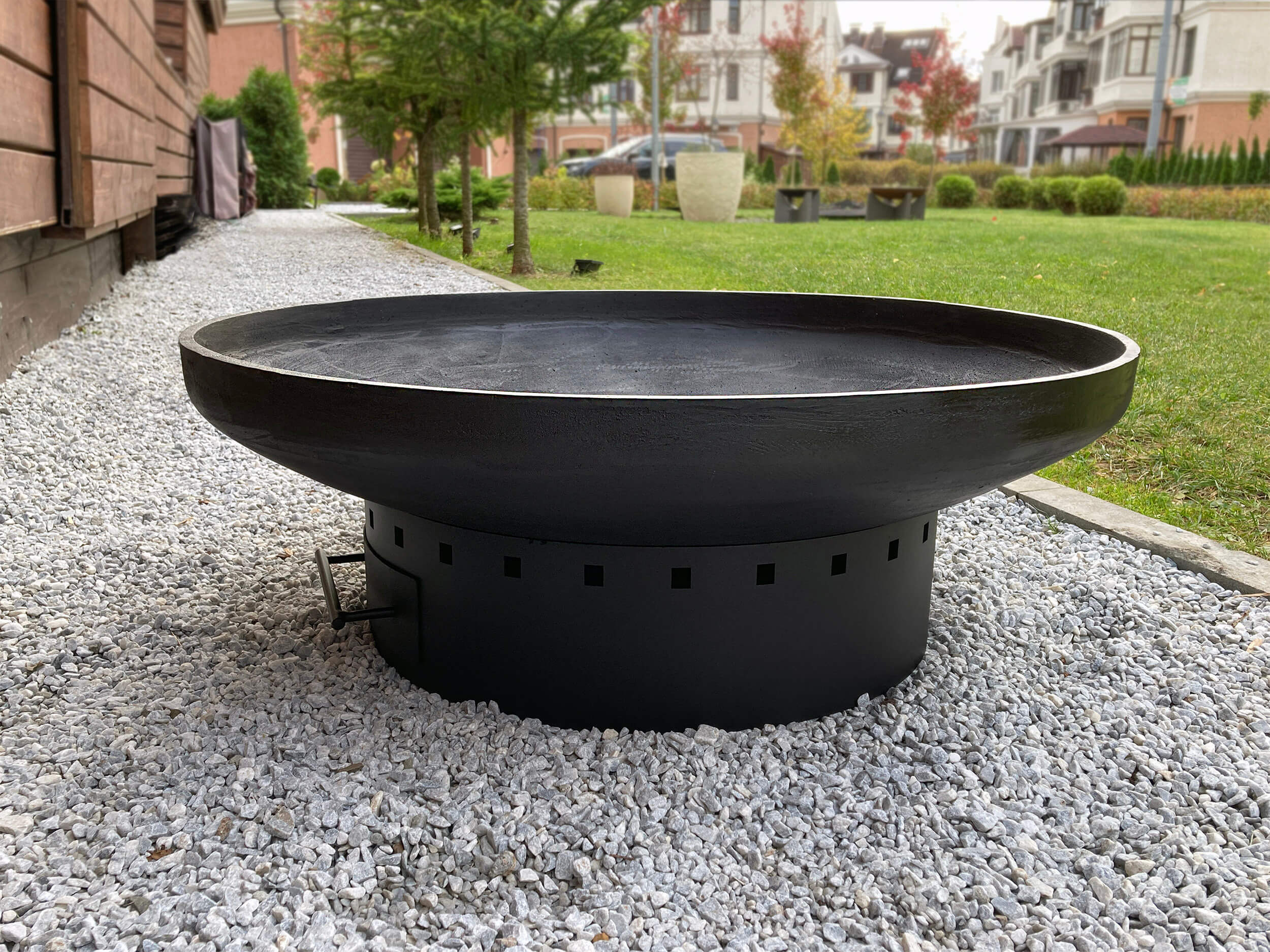 Чугунная костровая чаша CONCRETIKA PREMIUM D80Z с зольником